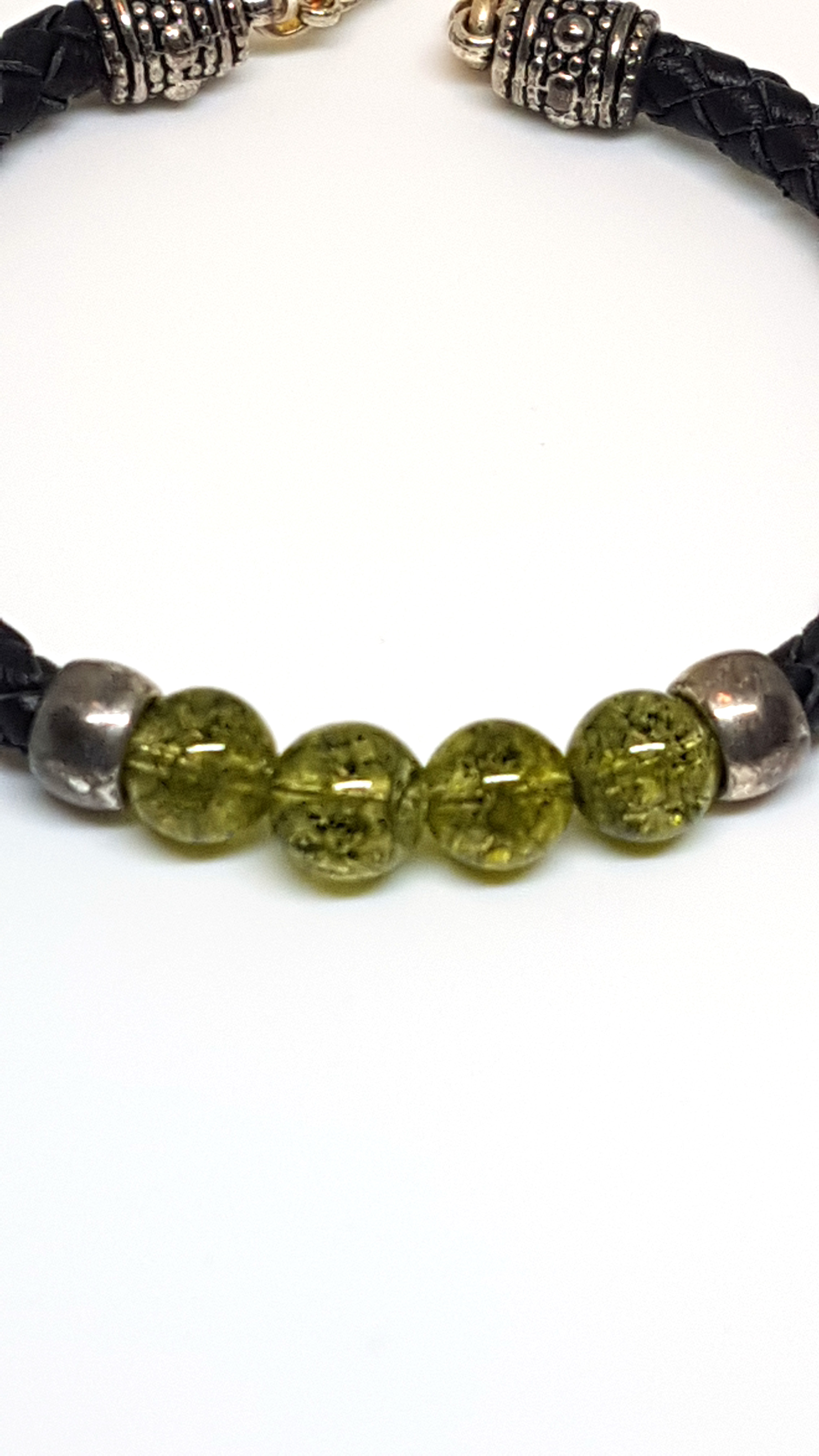 Armband aus echt Leder mit echten Olivin Steinen von Lanzarote (Handarbeit)