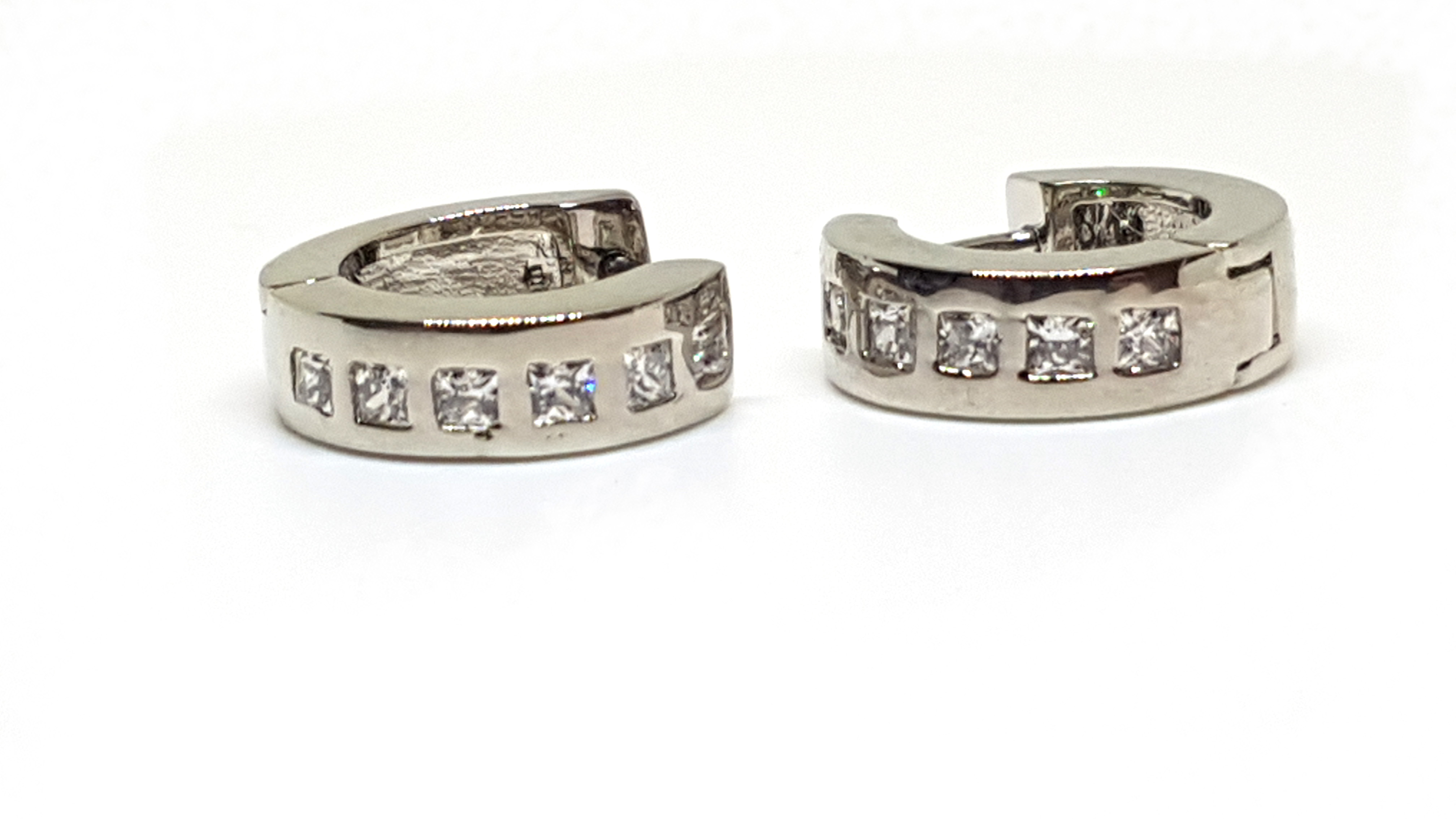 Creolen mit Zirkonia aus Edelstahl