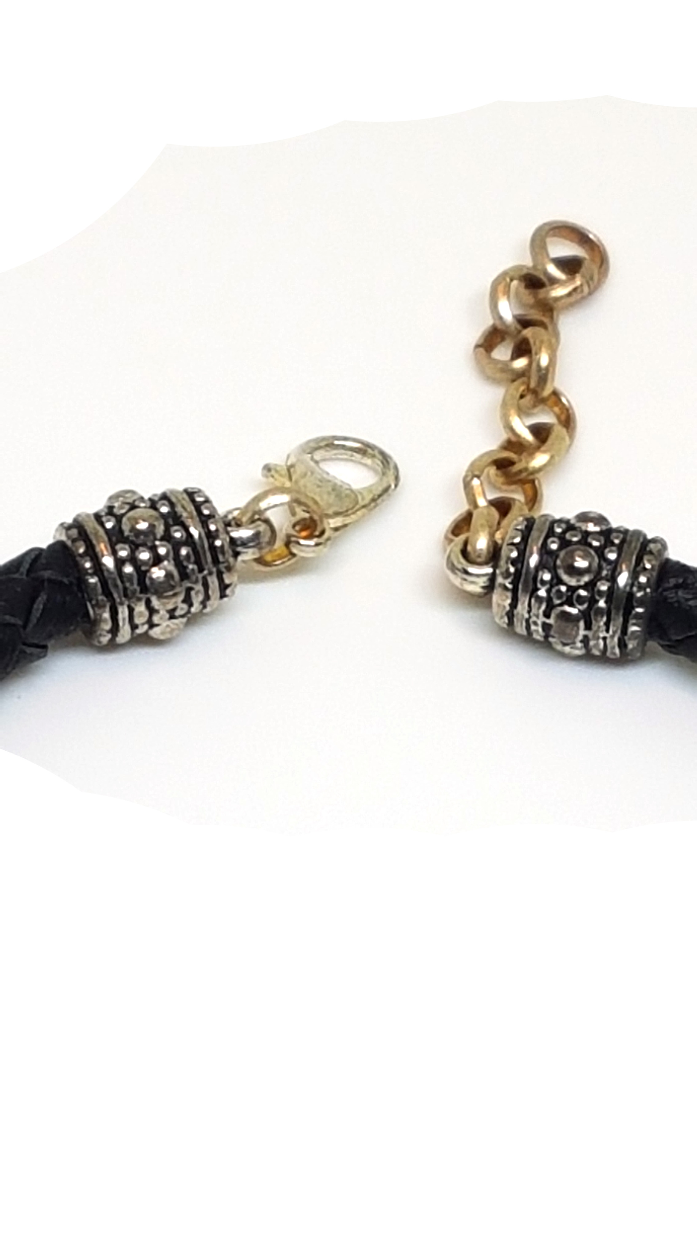 Armband aus echt Leder mit echten Olivin Steinen von Lanzarote (Handarbeit)