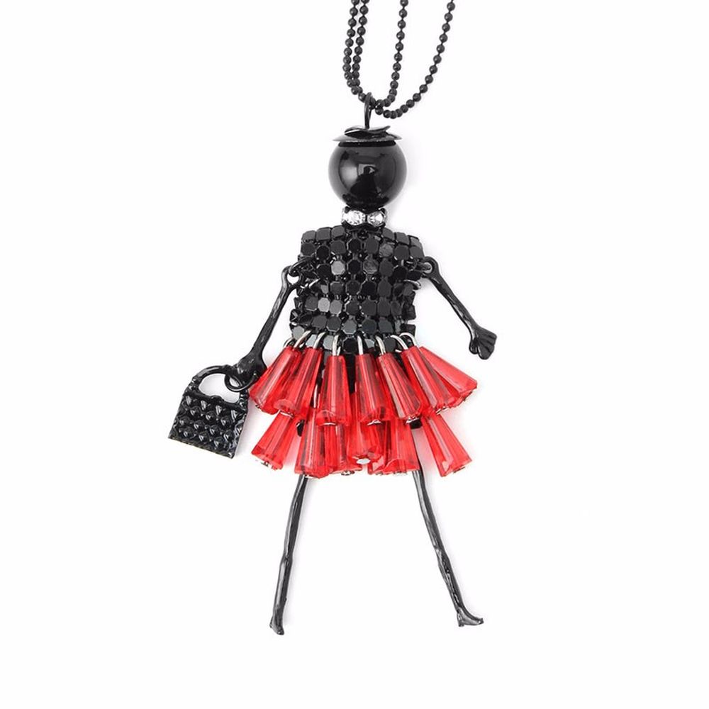 Anhänger putzige Puppe mit Handtasche und Hut - Kleid in Rot mit Halskette