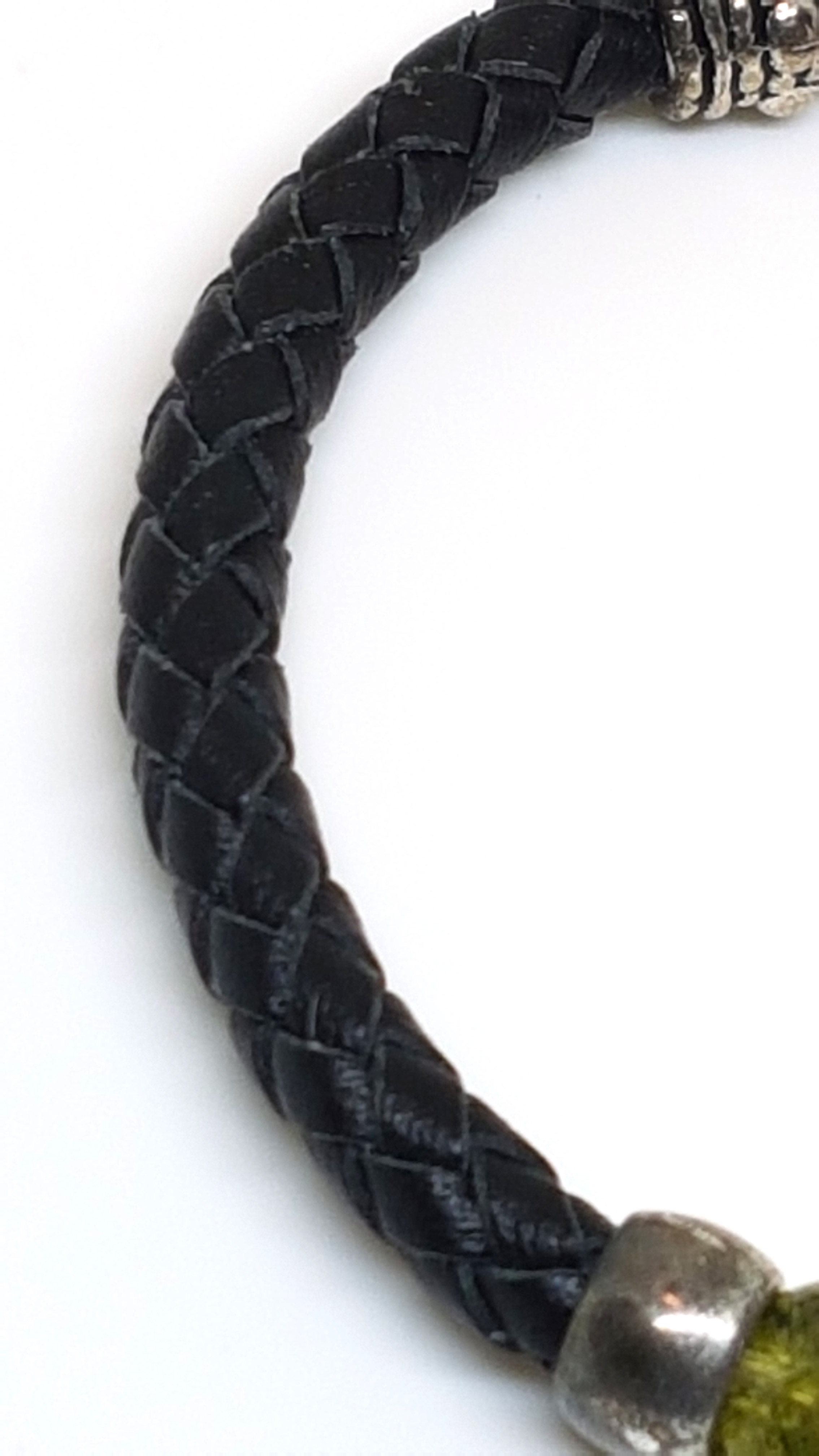 Armband aus echt Leder mit echten Olivin Steinen von Lanzarote (Handarbeit)