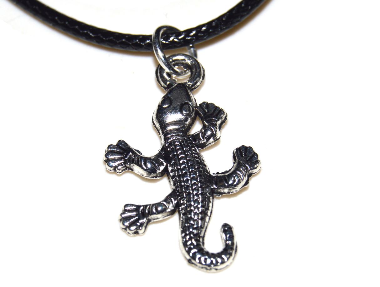 Gekko / Salamander Anhänger mit Kette