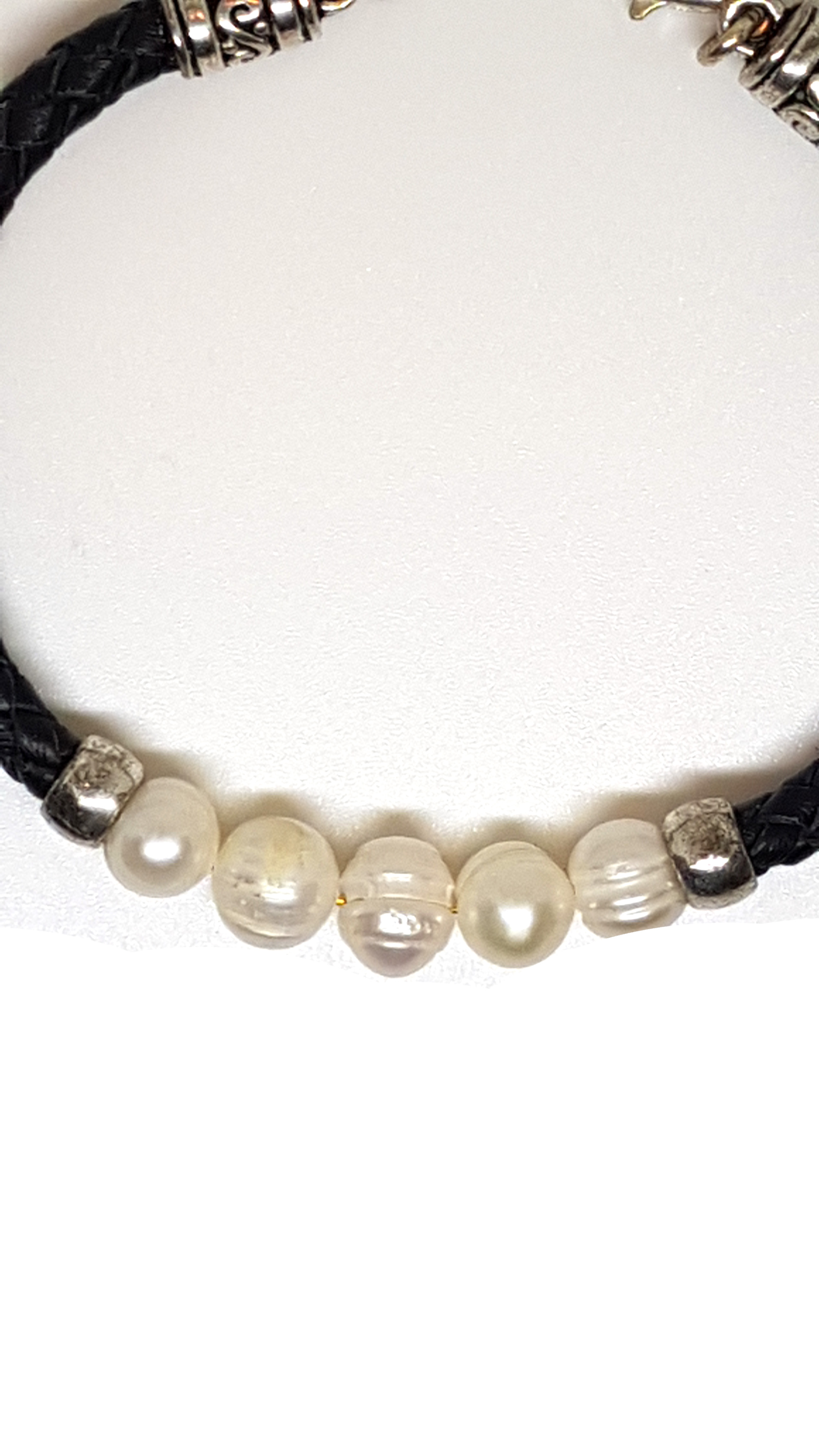 Armband aus echt Leder mit echten Süßwasserperlen von Lanzarote (Handarbeit)